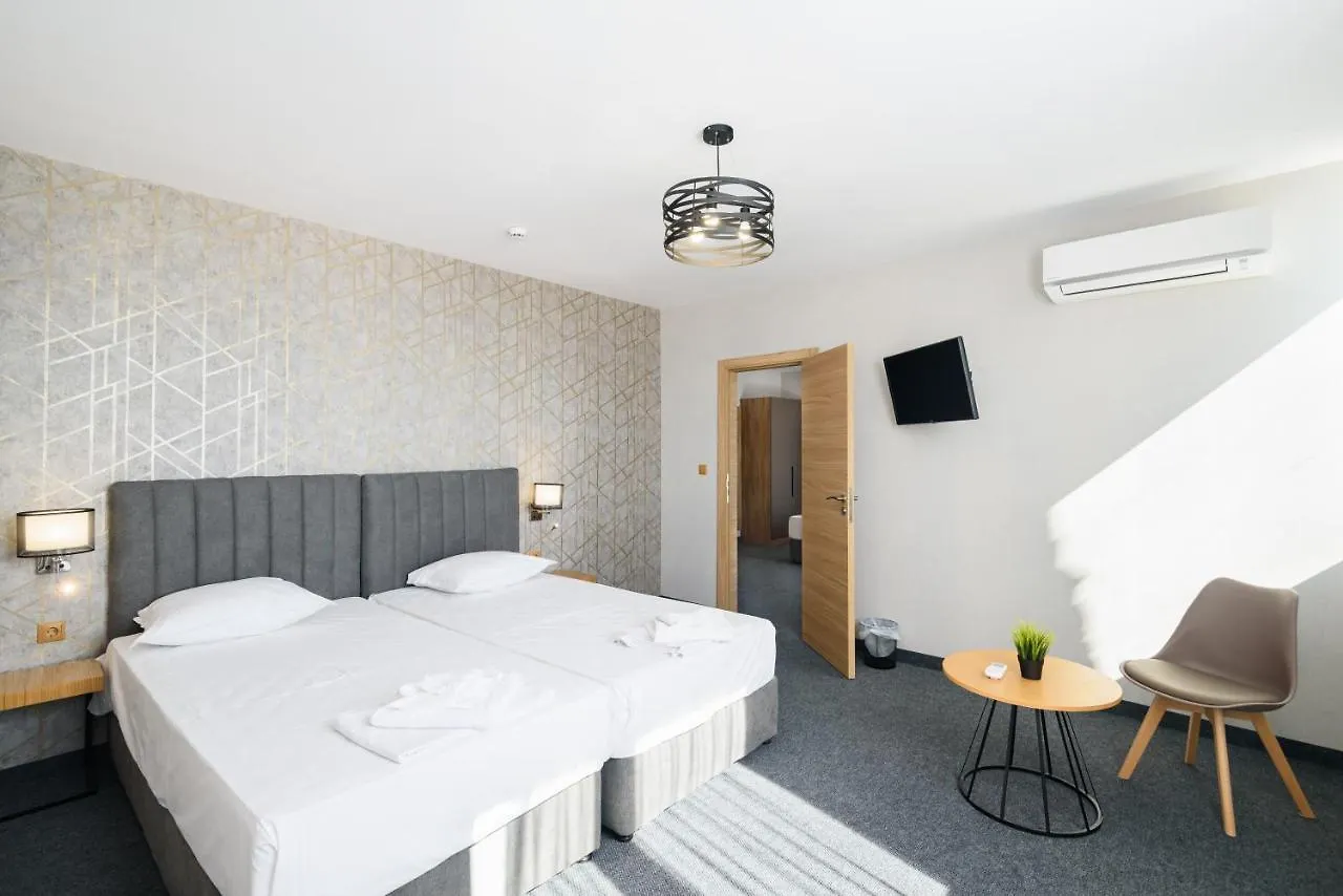 Avenue Hotel Burgas Stad 3*,
